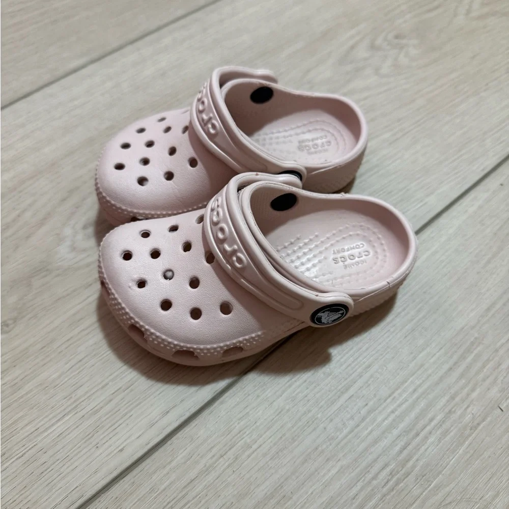 CROCS Kids Classic Clog in Light Pink